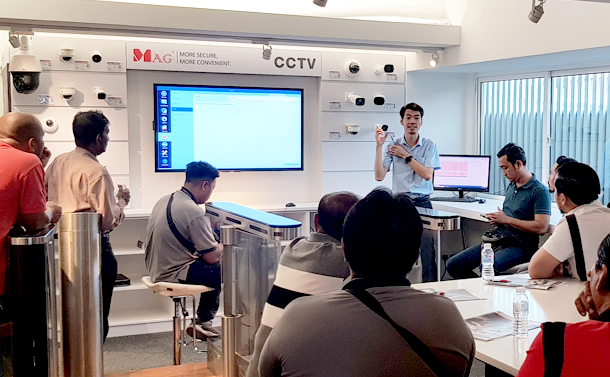 Introduction 13 Picture of Ah Kiat IP CCTV live demo