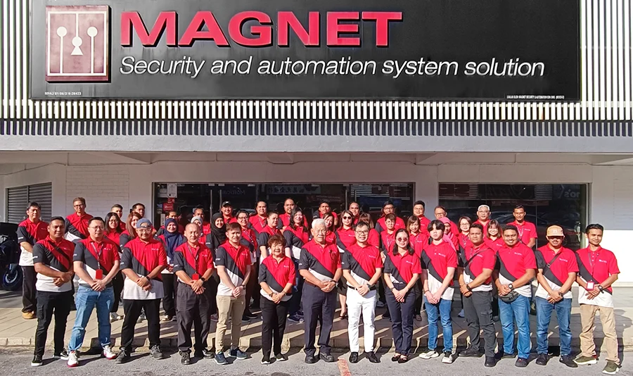 WELCOME FUTURE PARTNERS! 18 MAG Group photo3